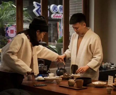 The Content of the Post-90s in This Teahouse Exceeded the Standard.
